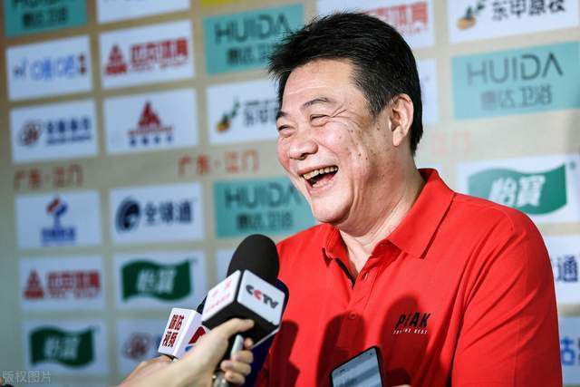 日本老师扒裙子打屁股网站
