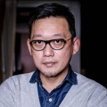公车上拨开被内裤进入的小说