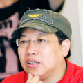 韩国剧烈运动的打扑克