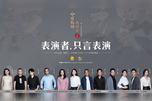 丰满的秘书年轻胸大的秘书